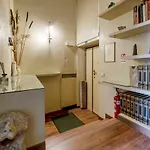 Guesthost - Pantheon Luxury Apartment *