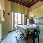Guesthost - Pantheon Luxury Rome