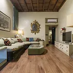 Guesthost - Pantheon Luxury Apartment