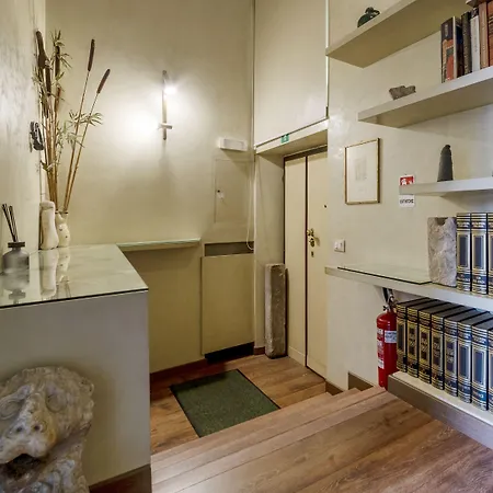 Guesthost - Pantheon Luxury Апартаменты *