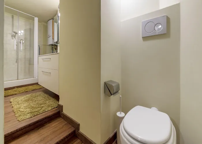 Guesthost - Pantheon Luxury *