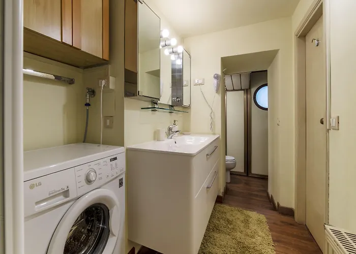 Guesthost - Pantheon Luxury