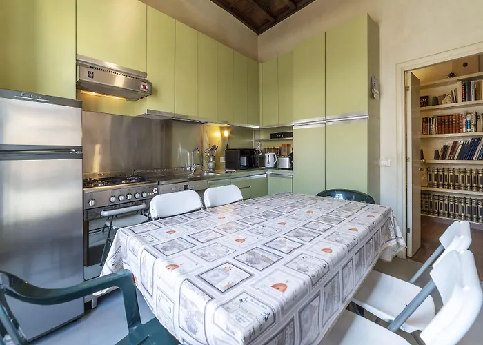 Guesthost - Pantheon Luxury *